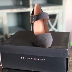 Two tone block heel pump